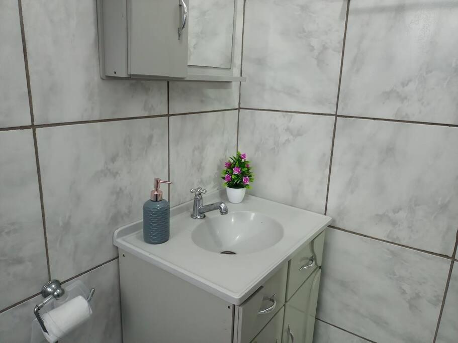 Apto Confortavel E Espacoso 01 Apartment *